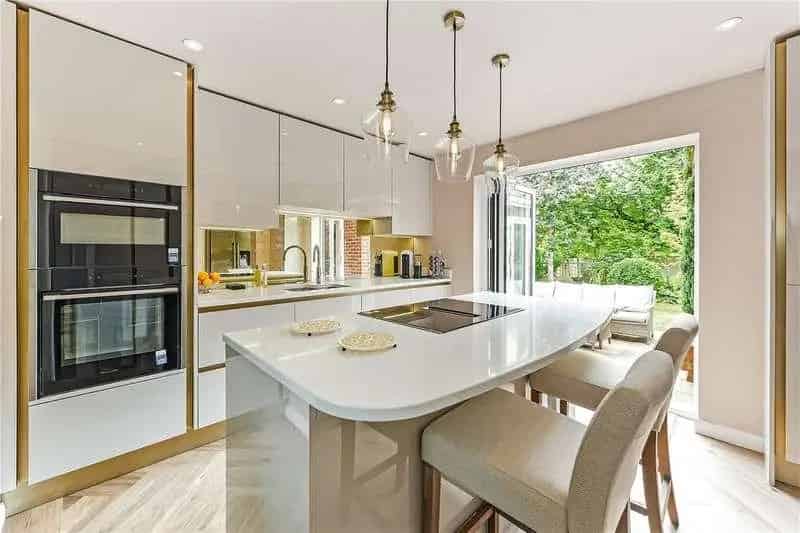 4 bed house for sale