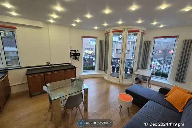 Flat to rent in London, London W1F