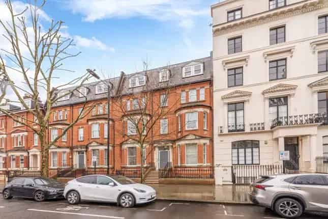 Flat for Sale in Sutherland Avenue Maida Vale W9