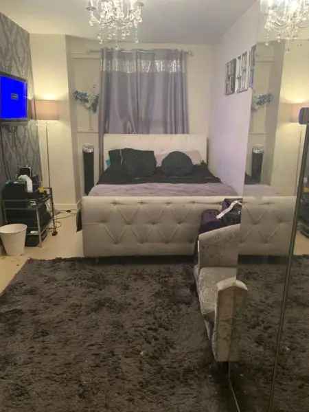 Flat For Rent in London, England