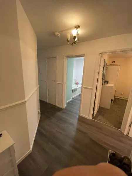 Flat For Rent in Broxbourne, England