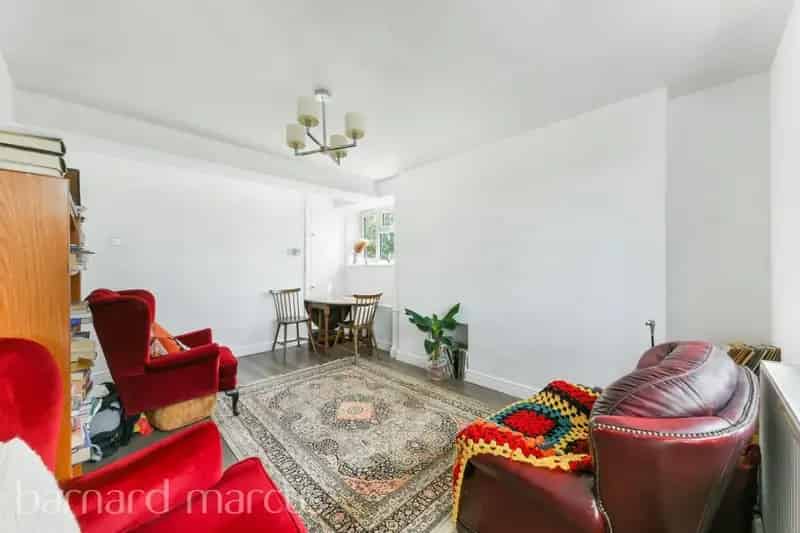 2 Bedroom Apartment Furzedown Near Tooting Bec Common