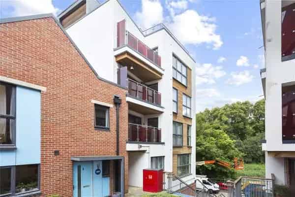 Paintworks Apartment Bristol  Stylish Open Plan Living Balcony Parking