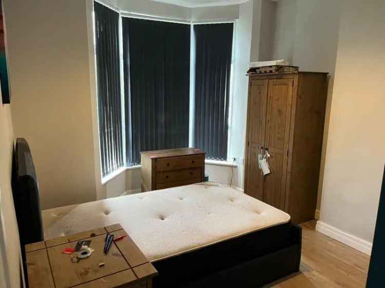 Single En-Suite Room in 5-Bedroom Shared House