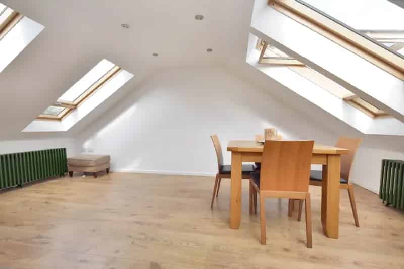 Spacious 4-Bed Duplex Apartment in Kirkstall
