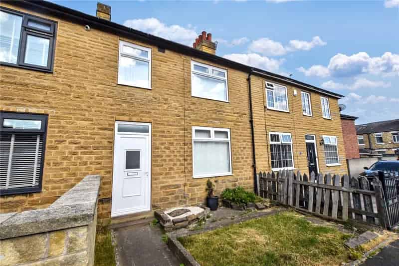 Three Bedroom Mid Terrace House Chain Free