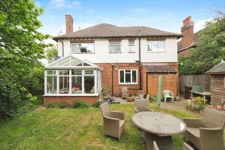 1930s Detached Home with Large Garden and Four Bedrooms