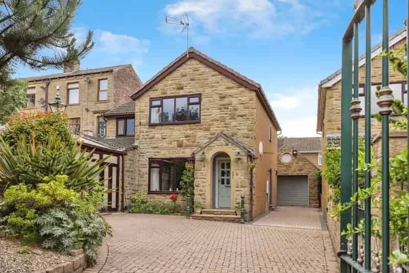 4 Bedroom Detached House For Sale West Yorkshire WF15