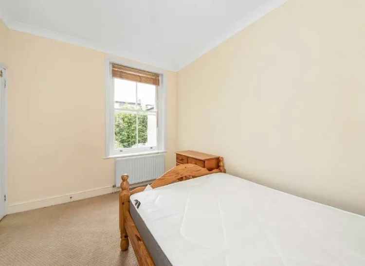 Two Double Bedroom Flat in Victorian Conversion Close to Clapham Common