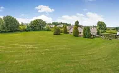3-Bedroom Chalet Bungalow with 1.3 Acres of Gardens in Shebbear