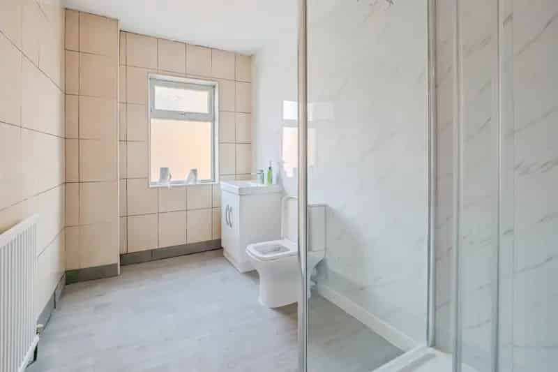 2-Bedroom End-Terraced House for Sale in Leicester