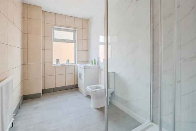 2-Bedroom End-Terraced House for Sale in Leicester