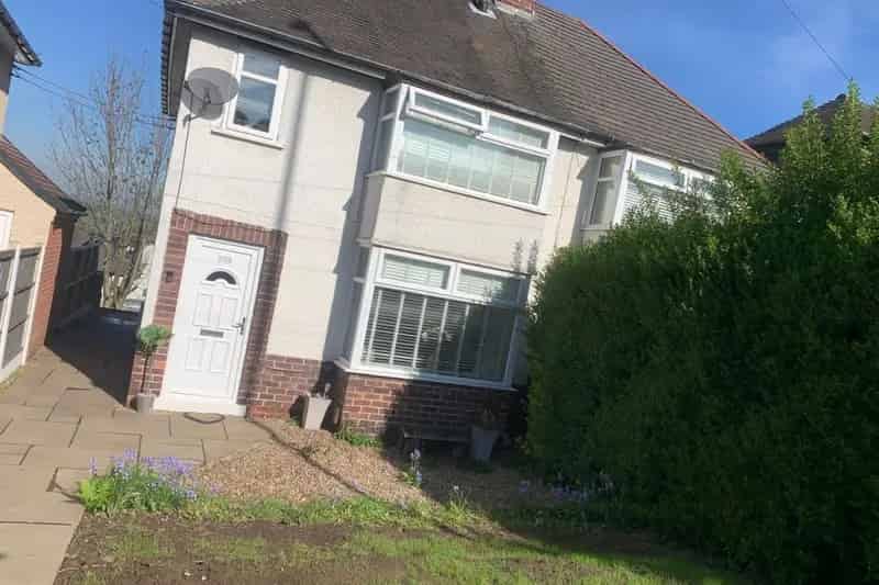 3-Bedroom Semi-Detached House with Sunroom To Let