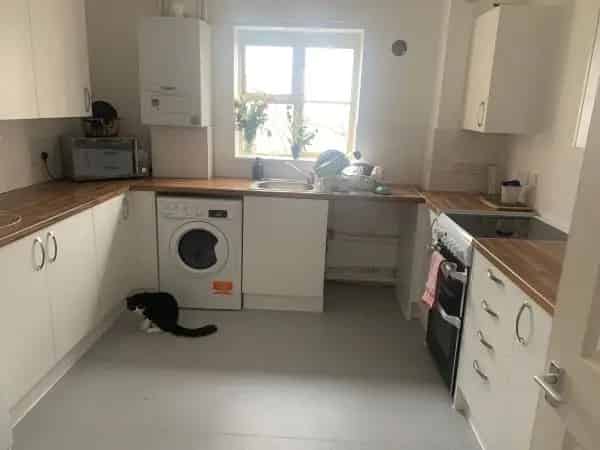 2 Bed Flat Near Shops and Goodwood