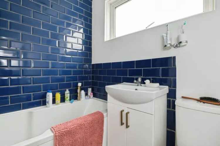 3 Bed Detached House with Water Views