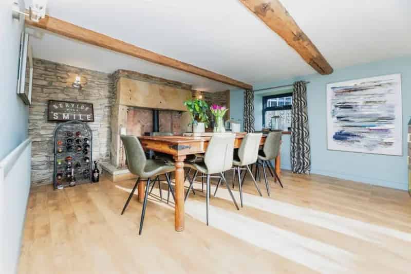 Charming 3-Bed Detached Cottage with Large Garden and Outbuilding