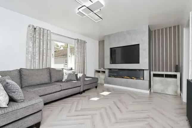 Spacious 1-Bedroom Flat for Sale in Glasgow G33