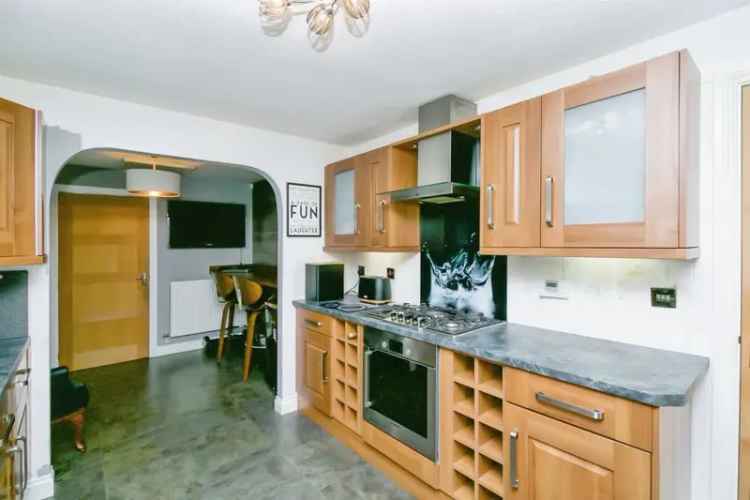 4 Bedroom Detached House with Double Garage and Garden - No Chain