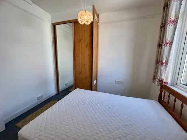 Two Bedroom Apartment Near Victoria Park Excellent Transport Links