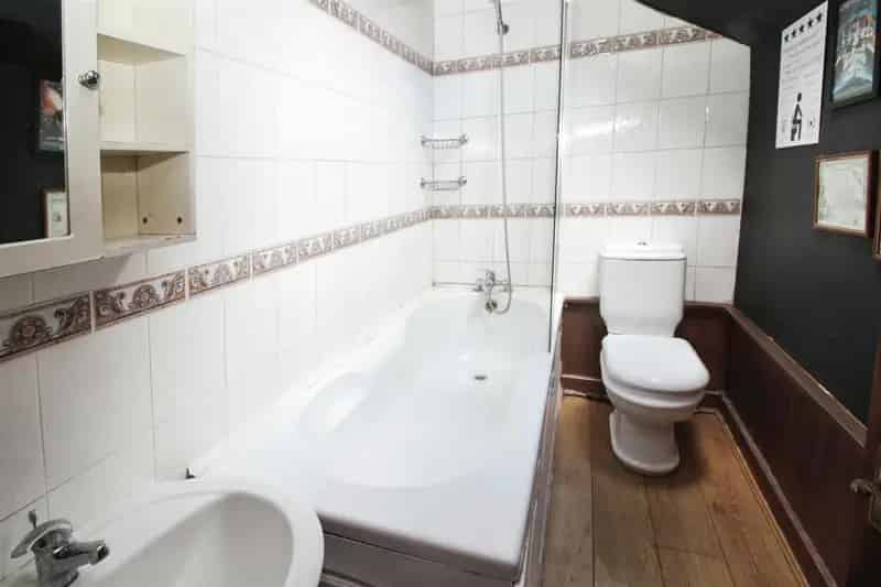 1 Bedroom Grade II Listed Cottage Eccleshill Village