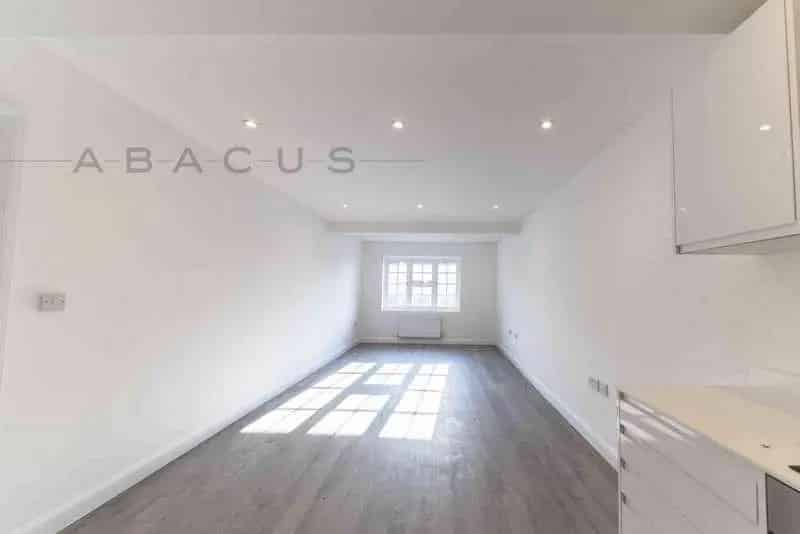 1 Bed Flat for Sale near Elstree Borehamwood Station