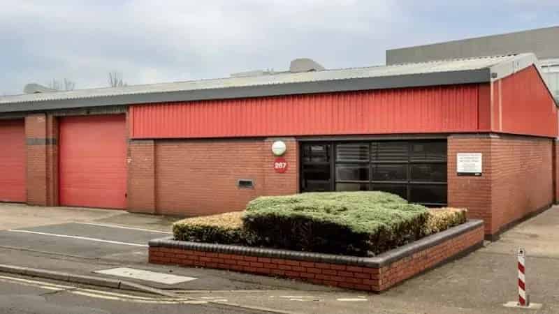 Semi-Detached Industrial Unit to Let Slough Trading Estate