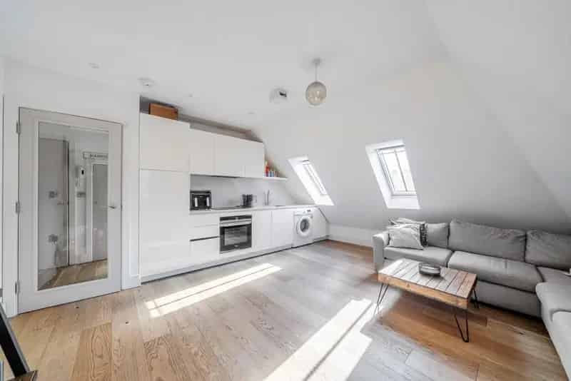 2-Bedroom Modern Apartment Near Amenities