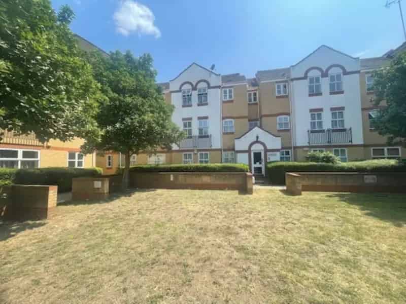 1 Bedroom Apartment to Rent in Beckton E6