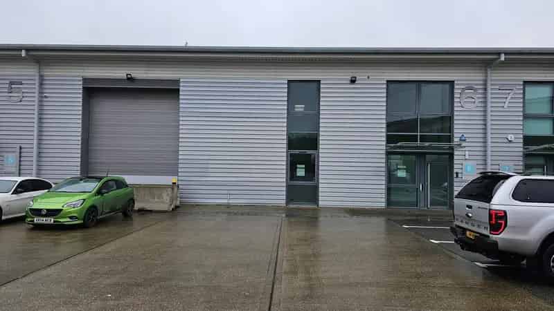Modern Trade Counter Warehouse Unit to Let