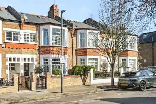 Terraced House for Sale in Putney SW15