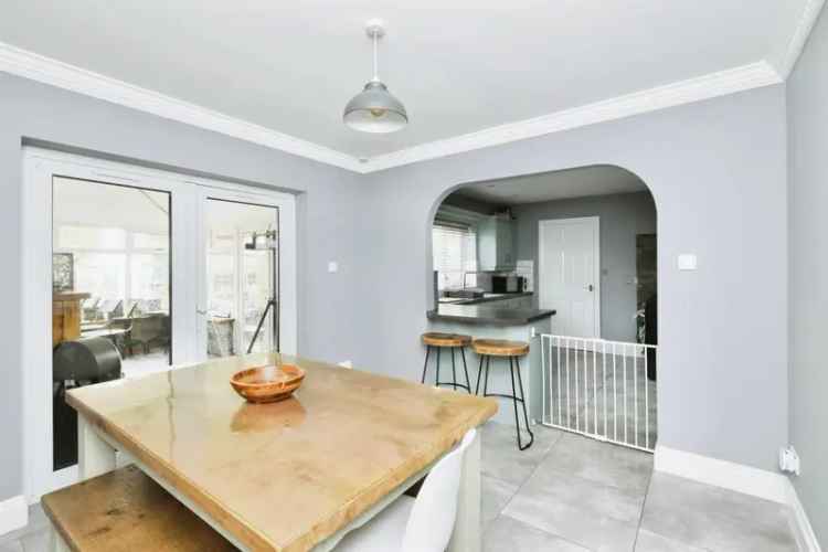 Spacious 4-Bedroom Detached House with En-Suite and Conservatory