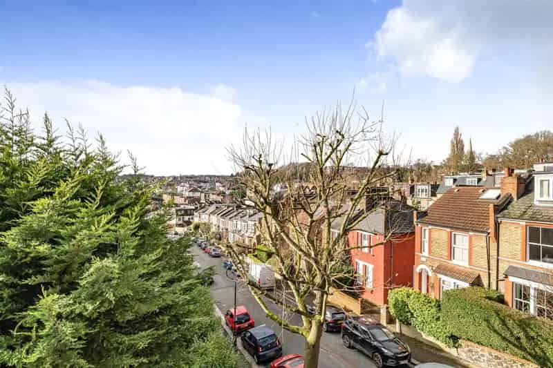 Charming Duplex Apartment near Alexandra Palace  Zero Deposit Available