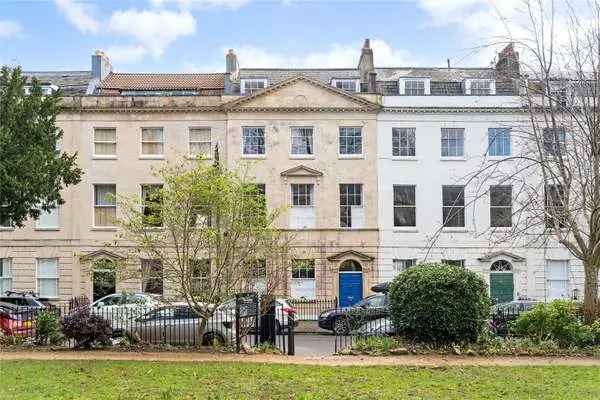 Recently Refurbished Clifton Apartment - Turn Key Living