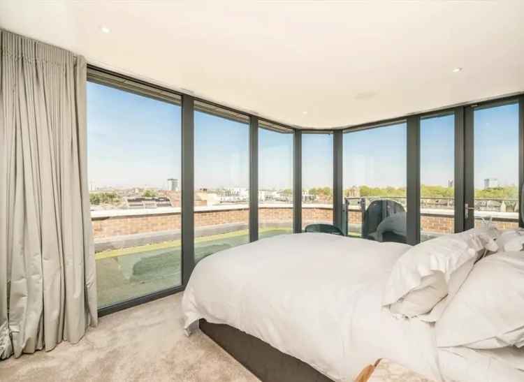 Luxury 3-Bed Penthouse Parsons Green Stunning Views Large Terrace