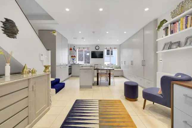 Maisonette for Sale in Elvaston Mews South Kensington