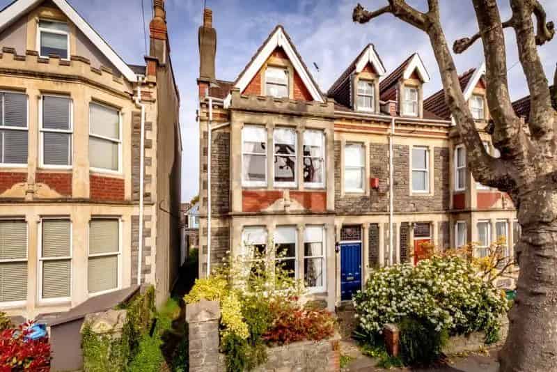 5 Bedroom End of Terrace House for Sale