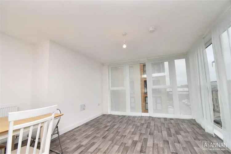 2 Bed Flat - Third Floor with 1 Reception Room