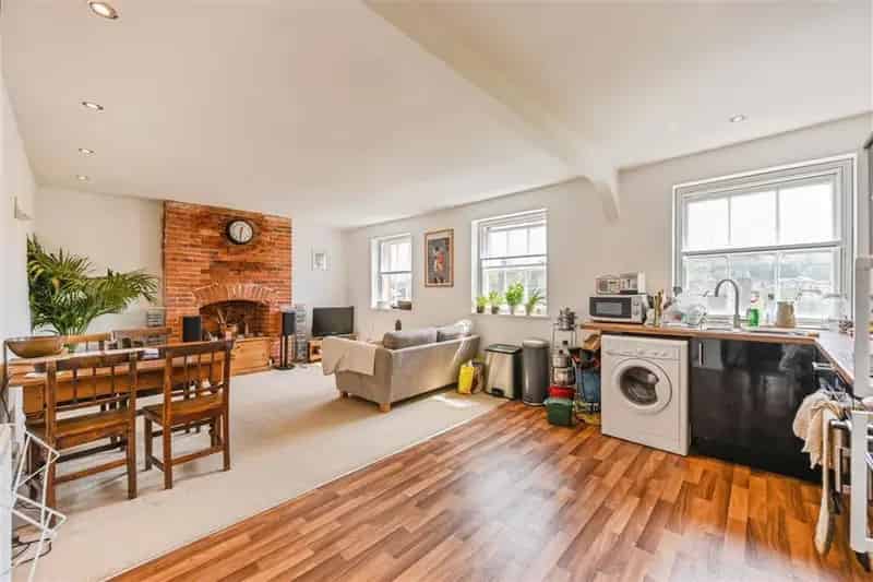 Grade II Listed Georgian Property with Six Let Apartments
