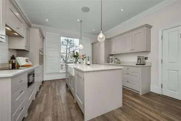 Elegant Period Home Hampton Court Village Family Home Renovated Parking EV Charger