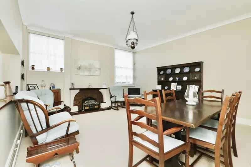 5 Bedroom Family Home with Coach House and Large Gardens in Retford