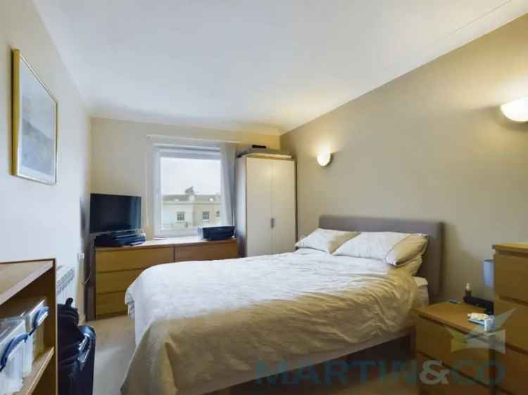 1 Bedroom Retirement Flat Kemptown Brighton Modern Fitted Kitchen