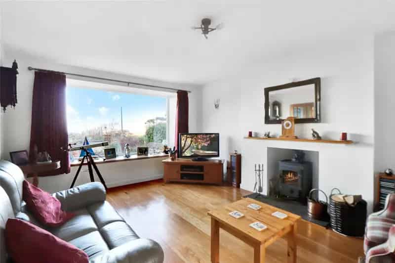 3 Bedroom Coastal Home with Sea Views and Landscaped Gardens