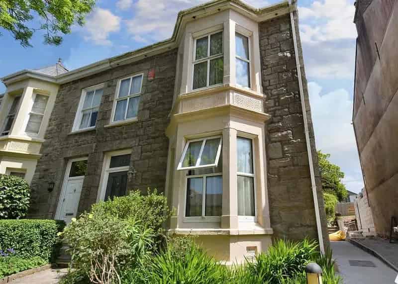 4 Bedroom Semi-Detached House For Sale