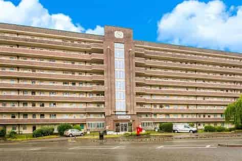 17m² Furnished Flat in Sheffield - 1-2 Bedrooms, Balcony, Parking
