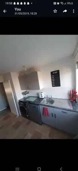 Large 2 Bed Flat near Addlestone Town Centre M25