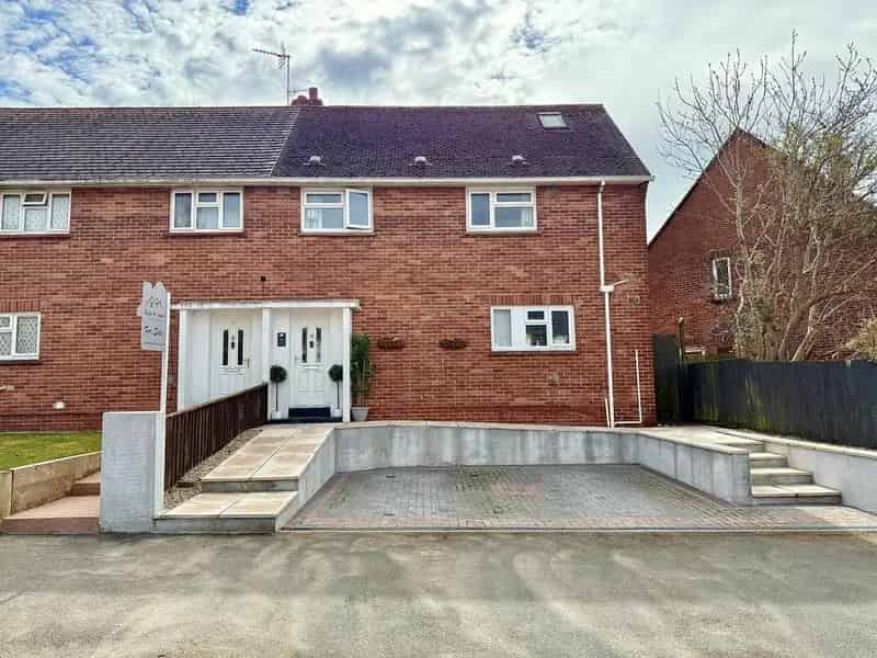 4 Bedroom Semi-Detached House for Sale