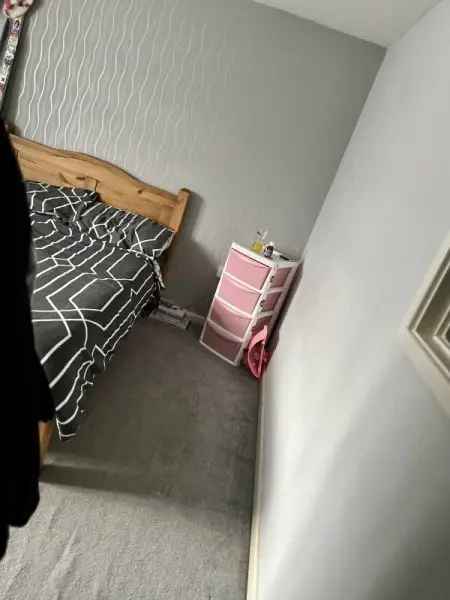 Flat For Rent in Reading, England