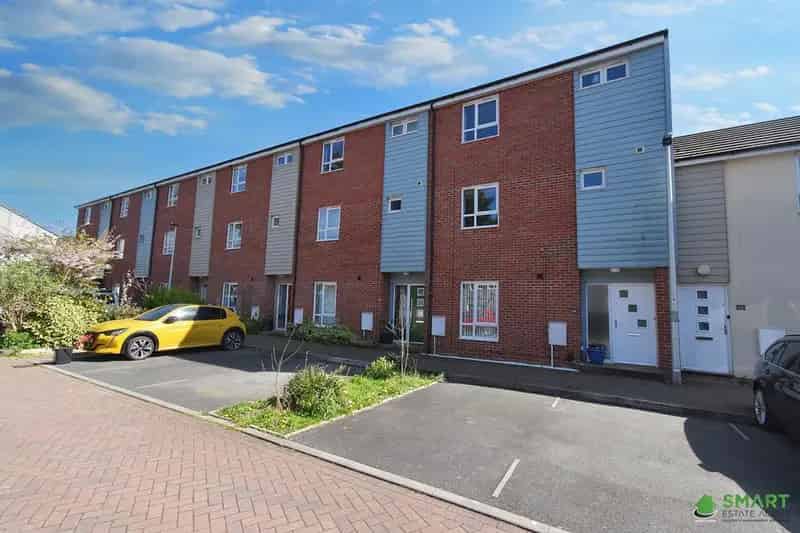 5 Bedroom Townhouse for Sale