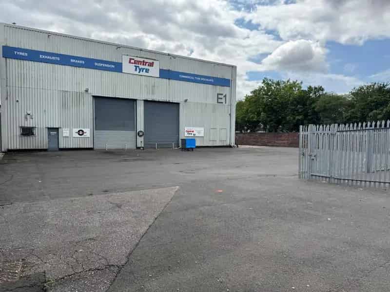 Industrial Warehouse Unit To Let 6062 sq ft Trafford Park