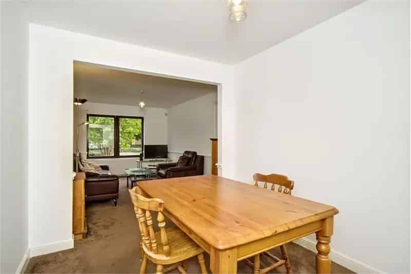 3 Bed House - End Terraced with 1 Reception Room